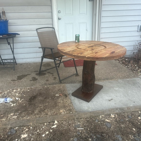 Rustic table - Picture 6 of 7